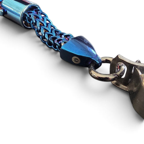 THE BLUE GLOVE CLIP