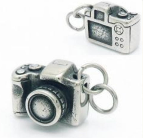 The Camera Pendant